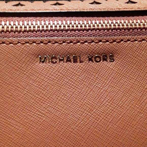 AUTHENTIC MICHAEL KORS BUNDLE - Picture 2 of 11